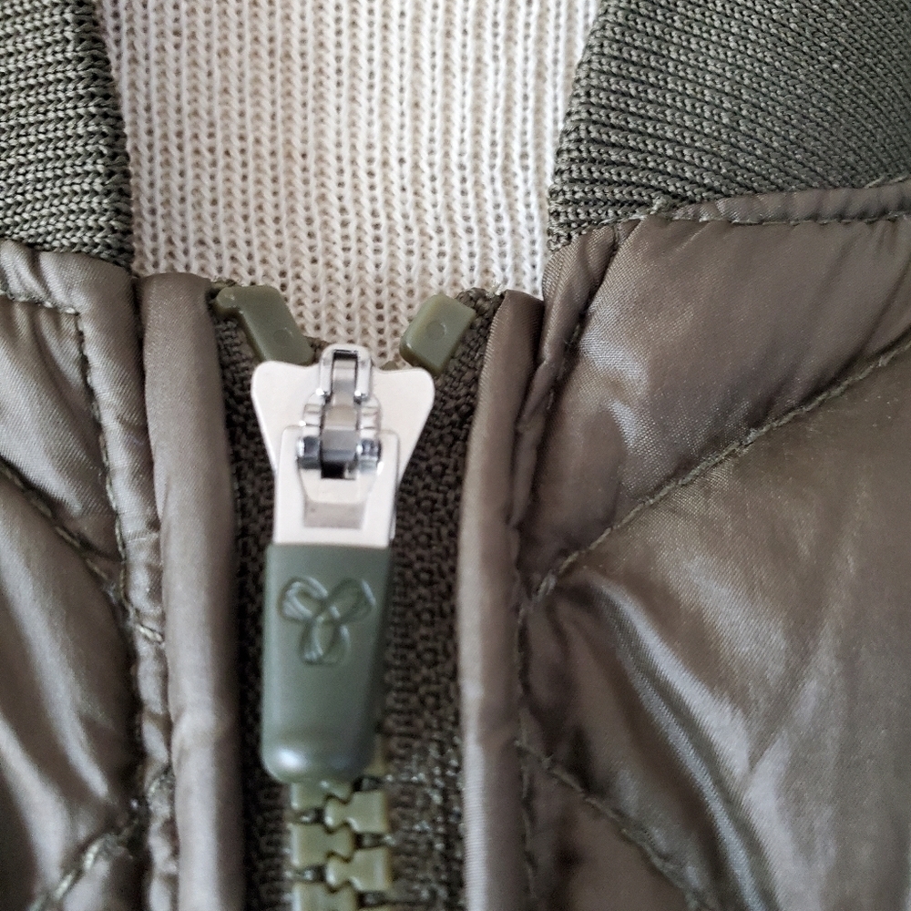 TNA the league jacket. lightweight goose down green puffer. Size small - Picture 5 of 8
